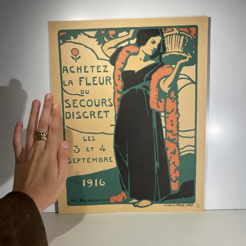 Pamono Art Nouveau Buy the Flower of Discreet Help Lithograph Poster by Émile Berchmans for La Meuse, 1916> Posters|Wall Decor