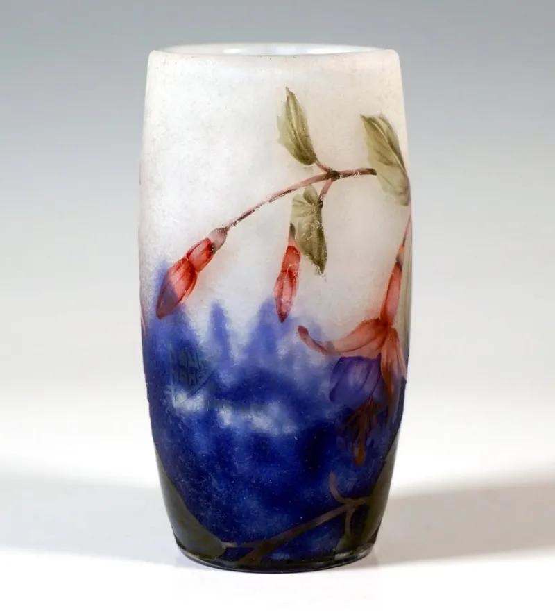 Sale Pamono Art Nouveau Fuchsia Cameo Vase from Daum Nancy, France, 1910s