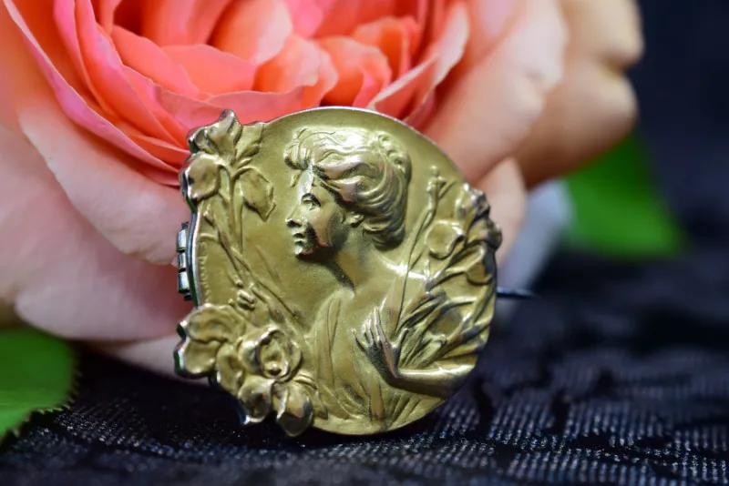 Pamono Art Nouveau Gold-Plated Brooch by Edropsy for Maison Savard, 1903> Brooches