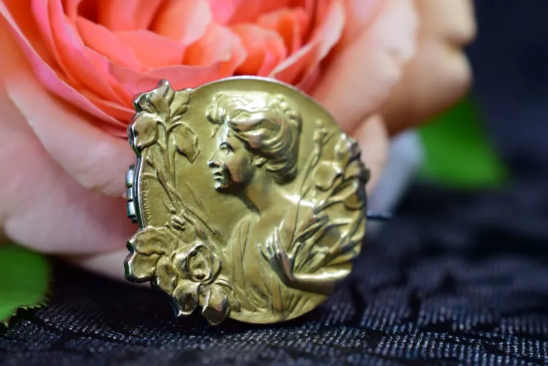Pamono Art Nouveau Gold-Plated Brooch by Edropsy for Maison Savard, 1903> Brooches