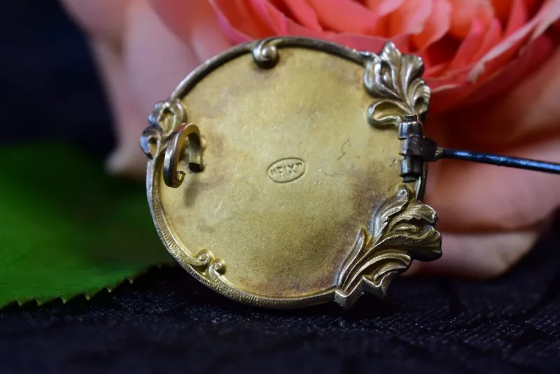 Pamono Art Nouveau Gold-Plated Brooch by Edropsy for Maison Savard, 1903> Brooches