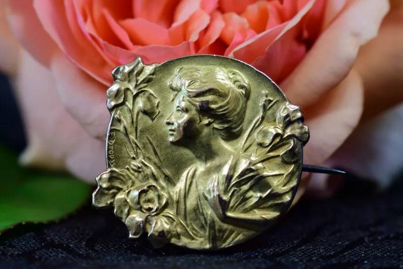 Pamono Art Nouveau Gold-Plated Brooch by Edropsy for Maison Savard, 1903> Brooches