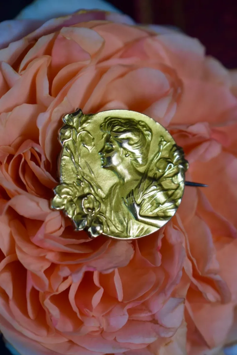 Pamono Art Nouveau Gold-Plated Brooch by Edropsy for Maison Savard, 1903> Brooches