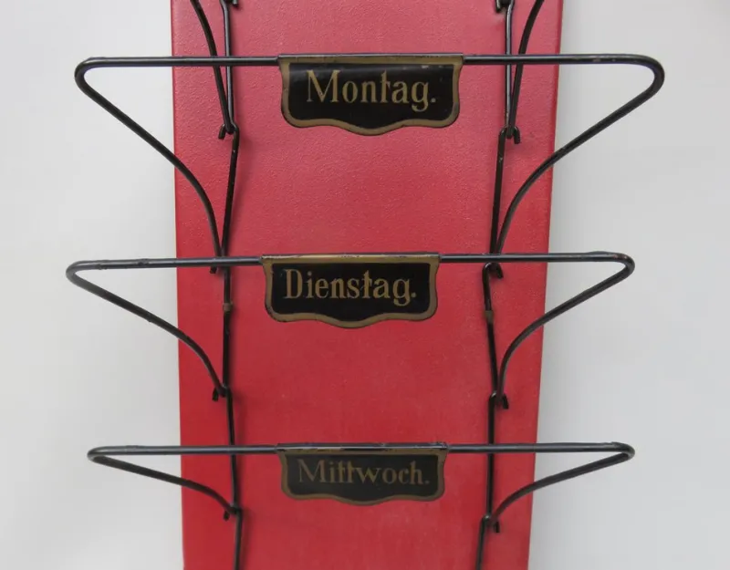 Pamono Art Nouveau Wall Newspaper Stand in Metal Bordeau Red, Black & Gold, 1890s> Magazine Racks