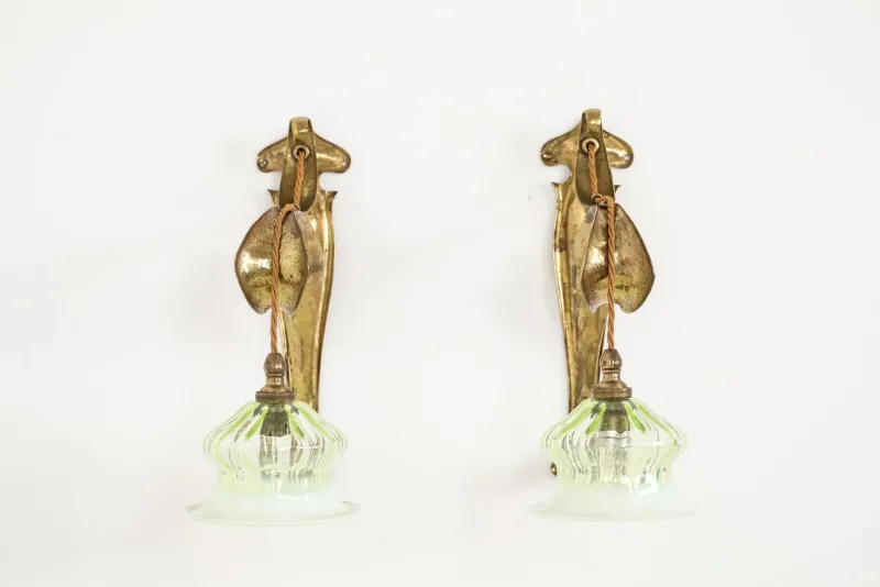Pamono Arts & Crafts Planished Brass Wall Lamps, 1890s, Set of 2> Wall Lights & Sconces