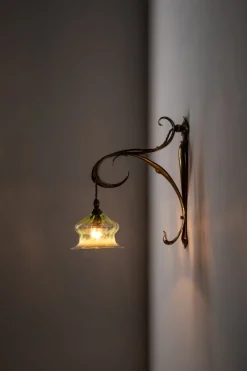Pamono Arts & Crafts Planished Brass Wall Lamps, 1890s, Set of 2><noscript><img width=
