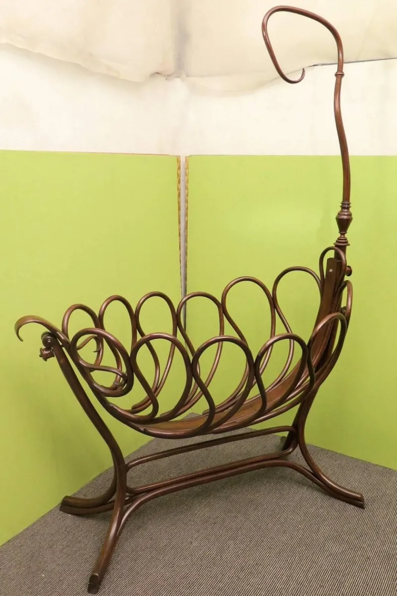 Pamono Austrian Art Nouveau Cradle from Thonet, 1900s> Children's Chairs