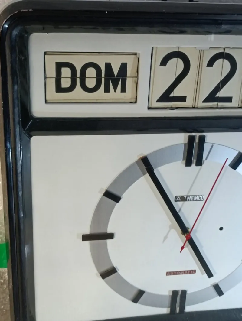 Pamono Automatic Calendar Auto-20 Watch from Twemco, 1970> Clocks