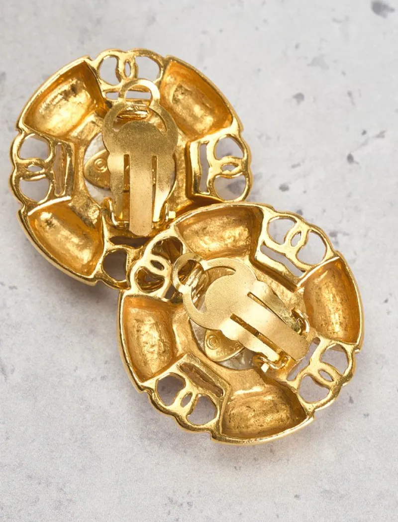 Pamono Baroque Clip-on Earrings with Ivory Imitation Pearls from Chanel, 1980s, Set of 2> Earrings
