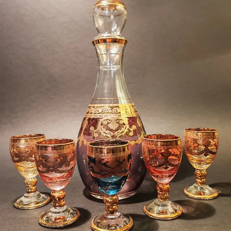 Pamono Baroque Venetian Bottle and Glasses in Glass with Gold Trim, Venice, Italy, 1950s, Set of 6> Dinnerware Accessories