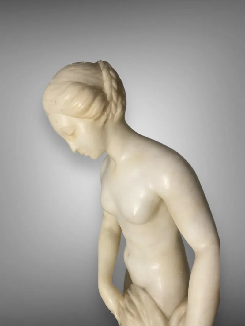 Pamono Bathing Venus Sculpture, 19th Century, Carrara Marble> Classical