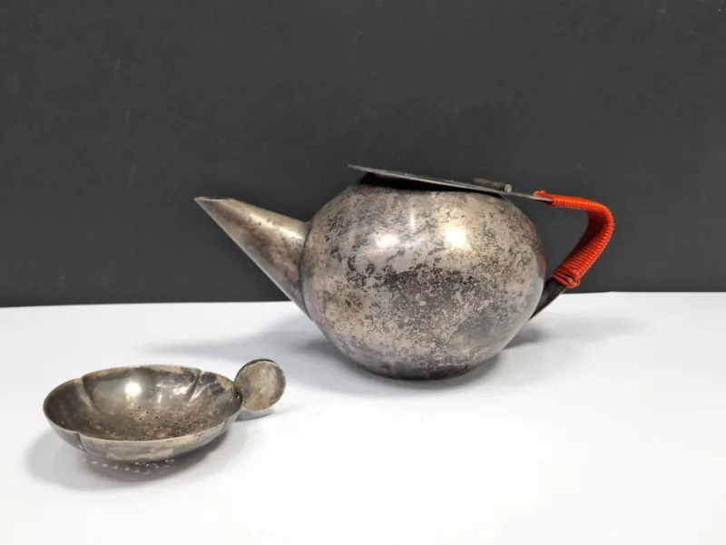 Pamono Bauhaus Silver-Plated Teapot and Tea Strainer, WMF, 1950s, Set of 2> Coffee & Tea Service