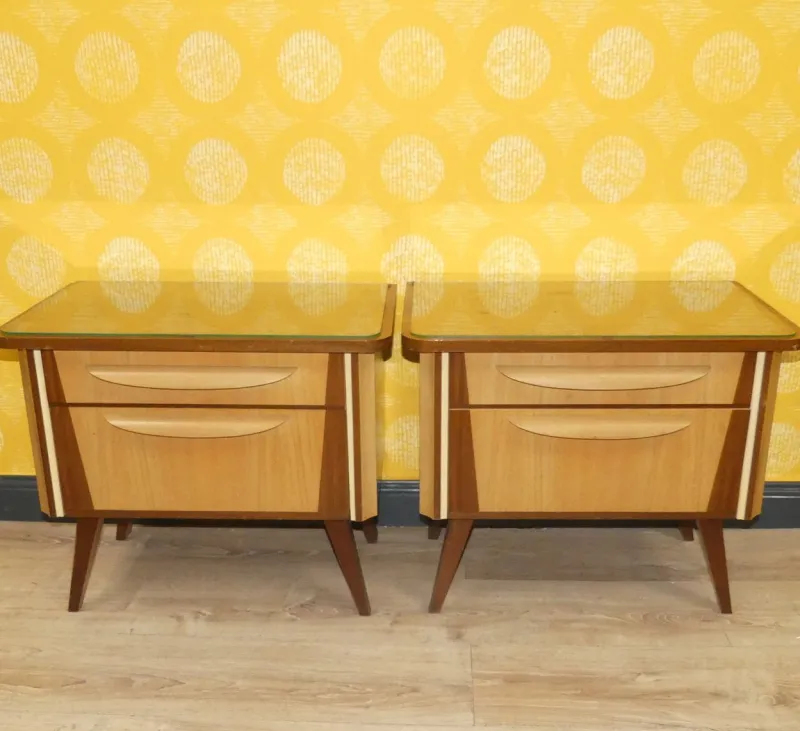 Pamono Bedside Tables with Glass Top, 1960s, Set of 2> Nightstands
