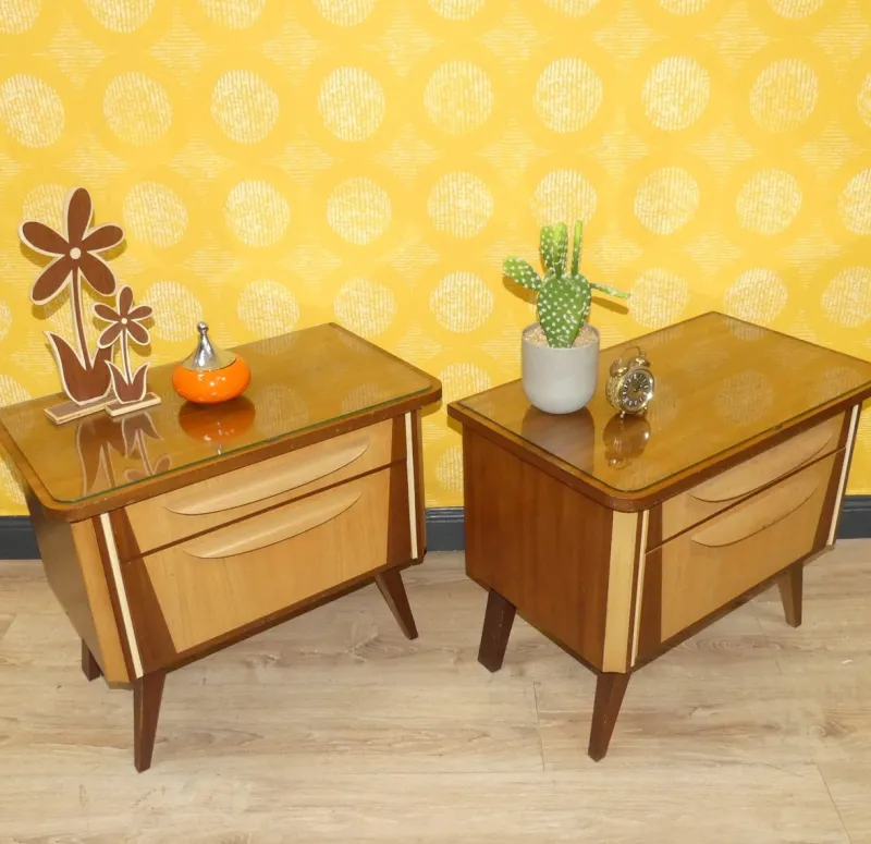 Pamono Bedside Tables with Glass Top, 1960s, Set of 2> Nightstands