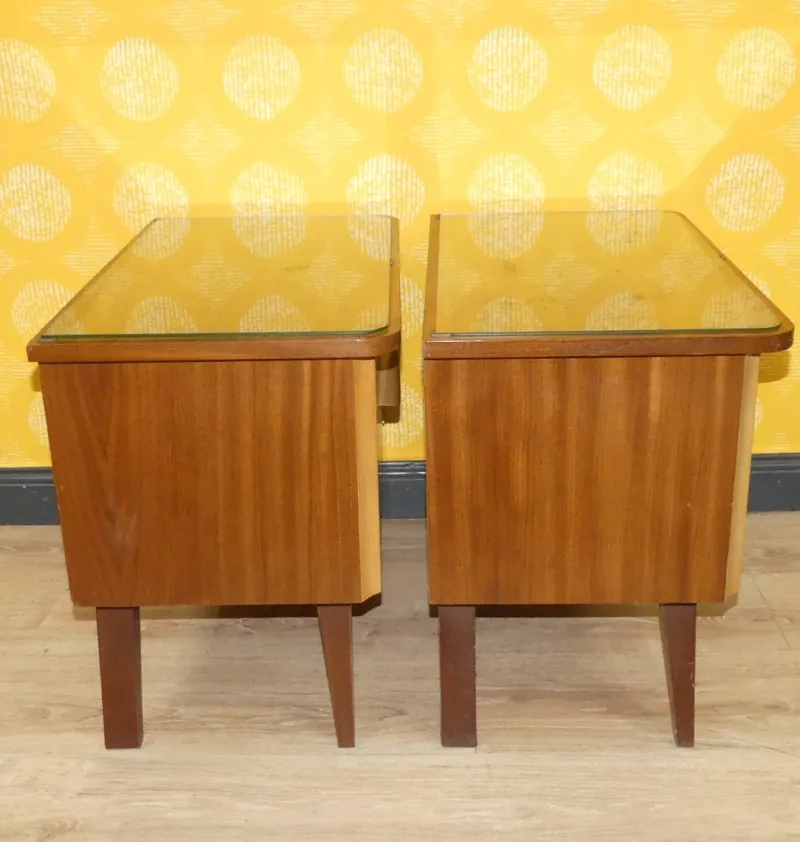 Pamono Bedside Tables with Glass Top, 1960s, Set of 2> Nightstands