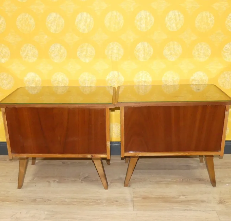 Pamono Bedside Tables with Glass Top, 1960s, Set of 2> Nightstands