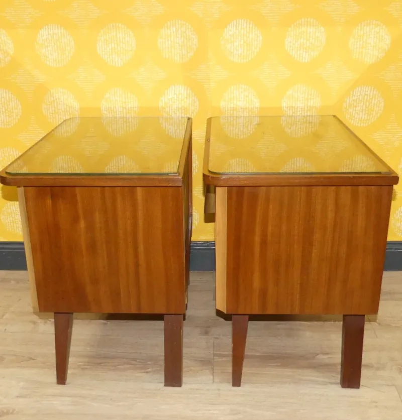 Pamono Bedside Tables with Glass Top, 1960s, Set of 2> Nightstands
