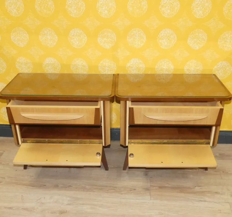 Pamono Bedside Tables with Glass Top, 1960s, Set of 2> Nightstands