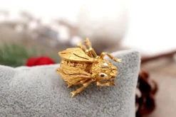 Hot Pamono Bee Shaped Gold Brooch with Reliefs and Applications