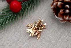 Pamono Bee Shaped Gold Brooch with Diamonds> Brooches