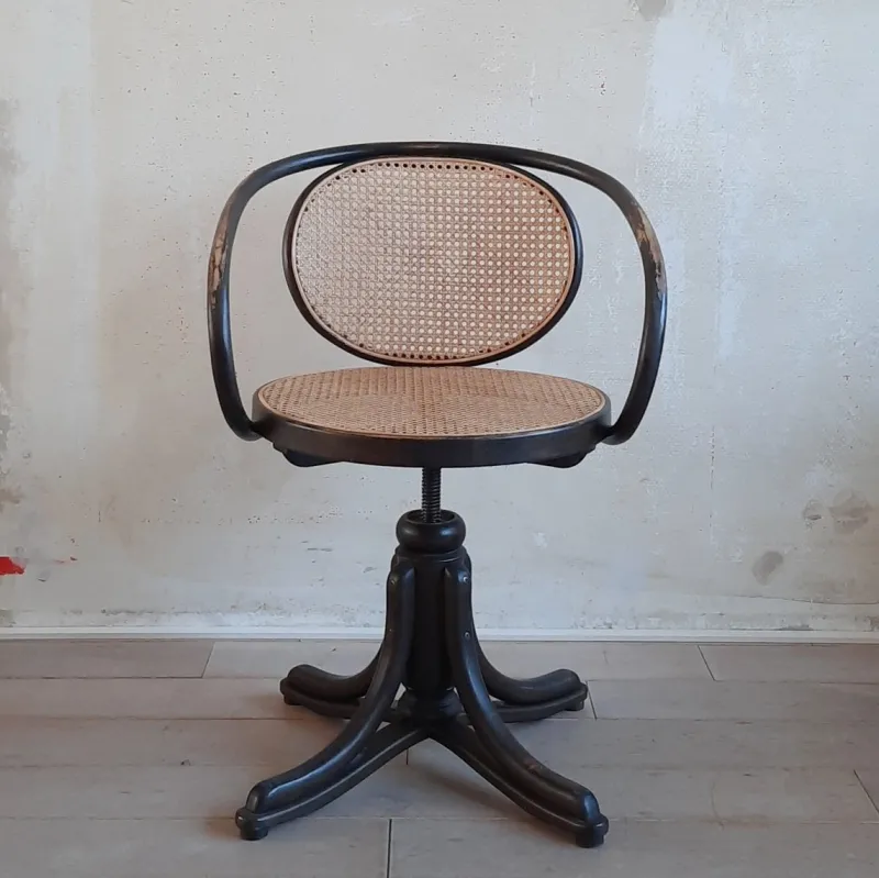 Hot Pamono Bentwood No. 5501 Swivel Chair from Thonet, 1980s