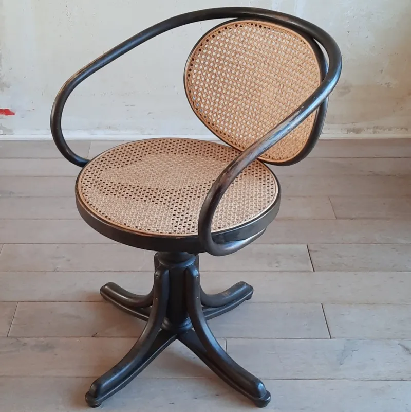 Hot Pamono Bentwood No. 5501 Swivel Chair from Thonet, 1980s