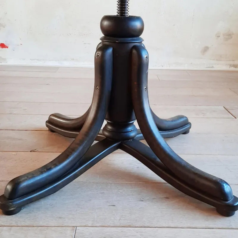 Hot Pamono Bentwood No. 5501 Swivel Chair from Thonet, 1980s