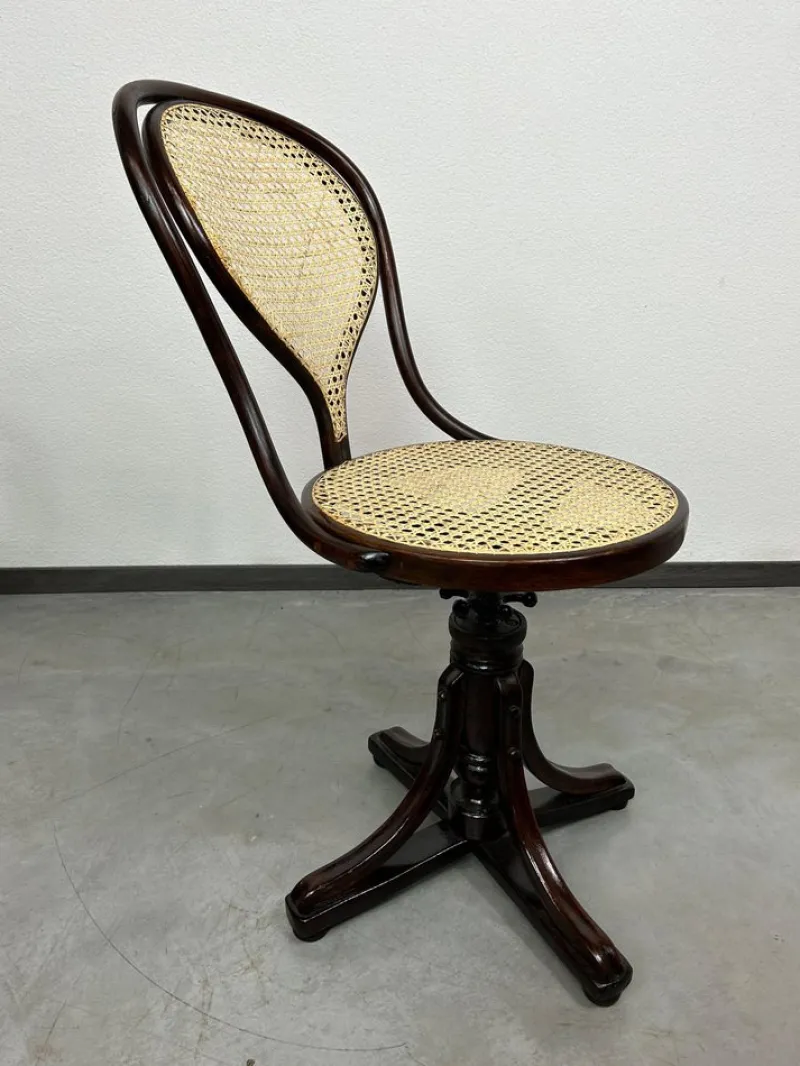 Sale Pamono Bentwood No. 9 Swivel Chair attributed to J. J. Kohn for Thonet, 1886
