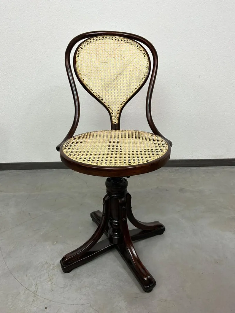 Sale Pamono Bentwood No. 9 Swivel Chair attributed to J. J. Kohn for Thonet, 1886