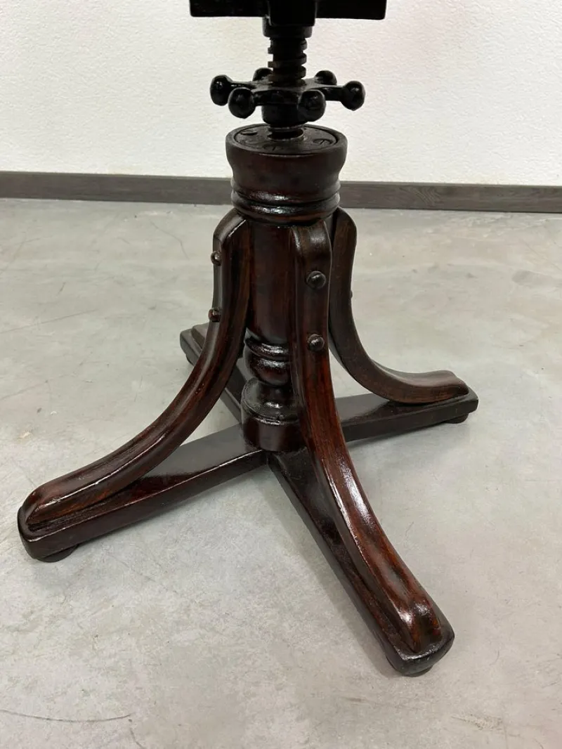 Sale Pamono Bentwood No. 9 Swivel Chair attributed to J. J. Kohn for Thonet, 1886