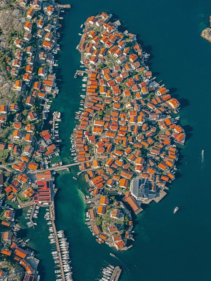 Pamono Bernhard Lang, AV_Archipelago_007 Aerial View, 2025, Print> Photography