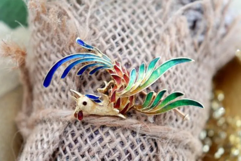 Best Pamono Bird Shaped Gold Brooch