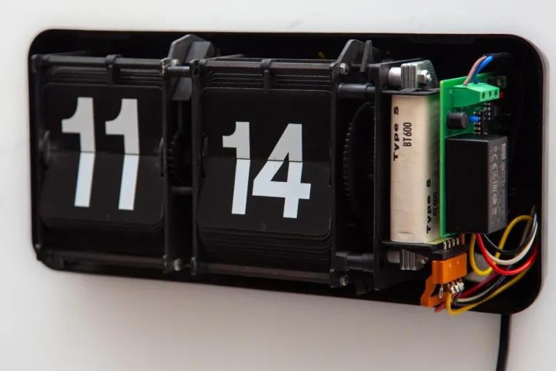 Pamono Black and White Large Station Flip Clock, France, 1970s> Clocks