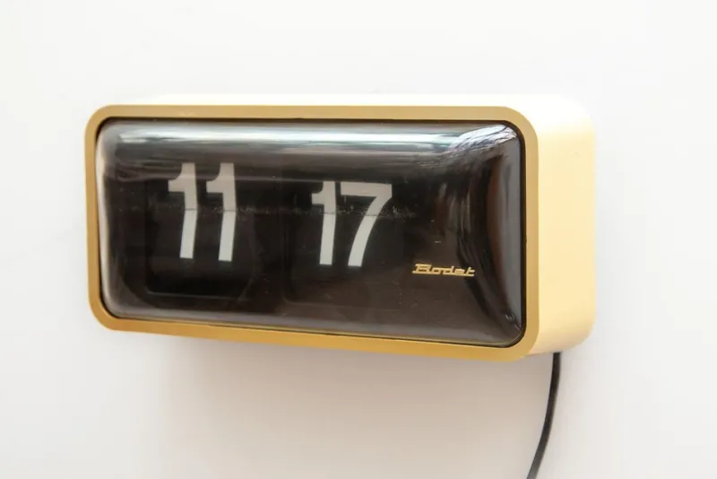Pamono Black and White Large Station Flip Clock, France, 1970s> Clocks
