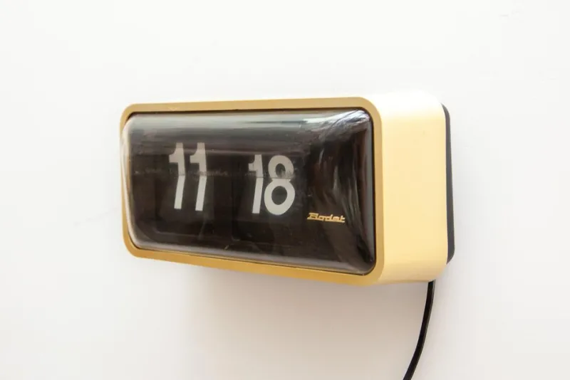 Pamono Black and White Large Station Flip Clock, France, 1970s> Clocks