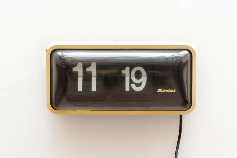 Pamono Black and White Large Station Flip Clock, France, 1970s> Clocks
