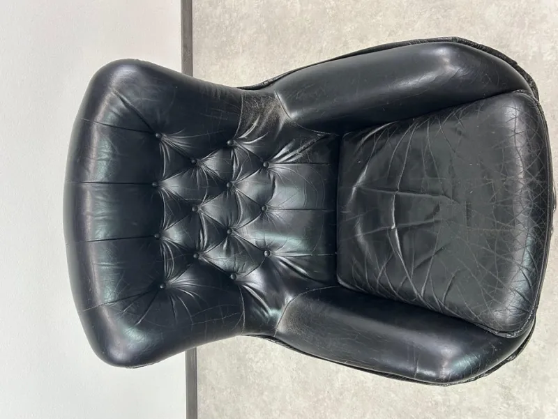 Pamono Black Leather Swivel Wingchair by Peem, 1960s> Office Chairs