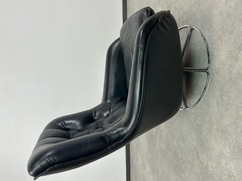 Pamono Black Leather Swivel Wingchair by Peem, 1960s> Office Chairs
