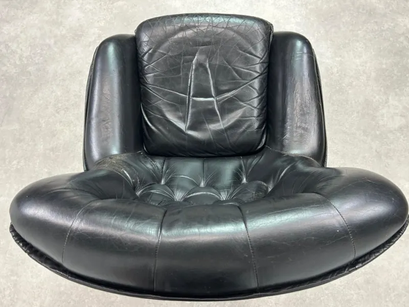 Pamono Black Leather Swivel Wingchair by Peem, 1960s> Office Chairs