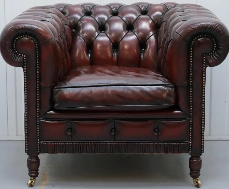 New Pamono Bordeaux Leather Chesterfield Club Sofa & Armchairs on Turned Legs, Set of 3