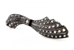 Pamono Bow-Shaped Gold and Silver Brooch with Central Brilliant-Cut Diamond and Diamond Chips><noscript><img width=