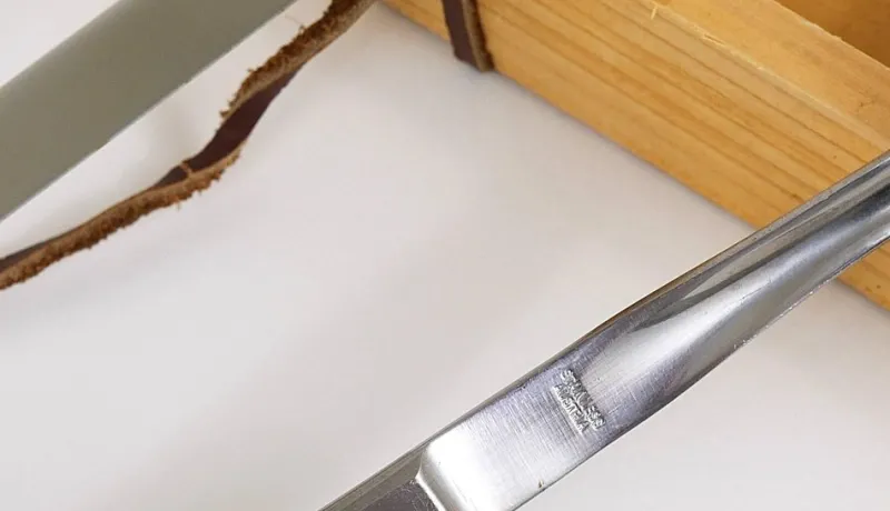Pamono Boxed Amboss 2050 Carving Knives and Fork attributed to Helmut Alder, Austria, 1950s, Set of 3> Cutlery & Serving Utensils