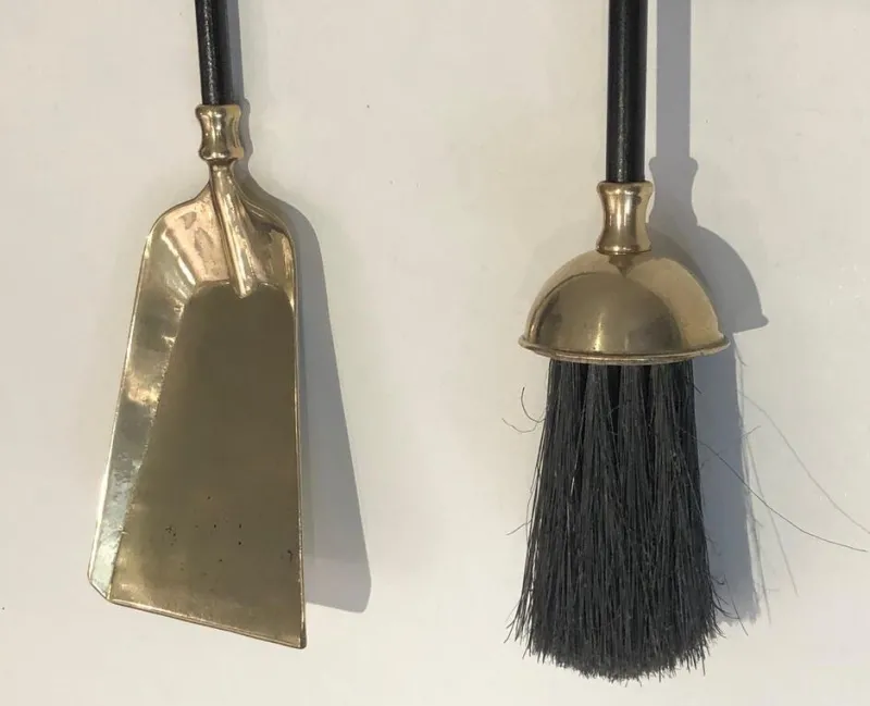 Pamono Brass and Black Lacquered Fireplace Tools on Stand, France, 1970s> Fireplaces And Mantels