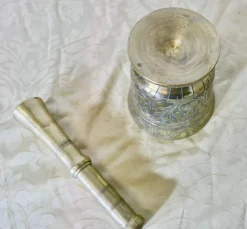 Best Pamono Brass Pestle and Mortar, 1890s, Set of 2