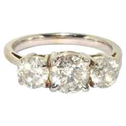 Clearance Pamono British 18 Karat White Gold Trilogy Engagement Ring with Diamond