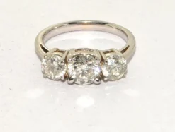 Clearance Pamono British 18 Karat White Gold Trilogy Engagement Ring with Diamond