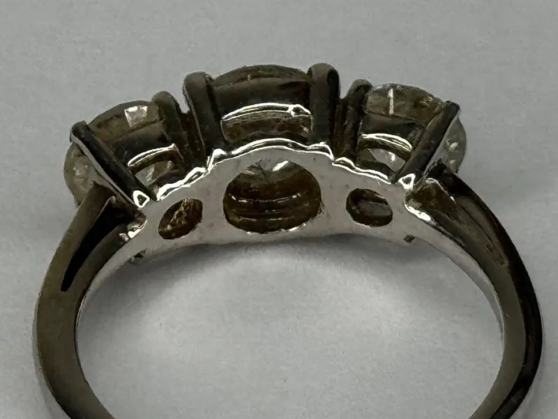 Clearance Pamono British 18 Karat White Gold Trilogy Engagement Ring with Diamond