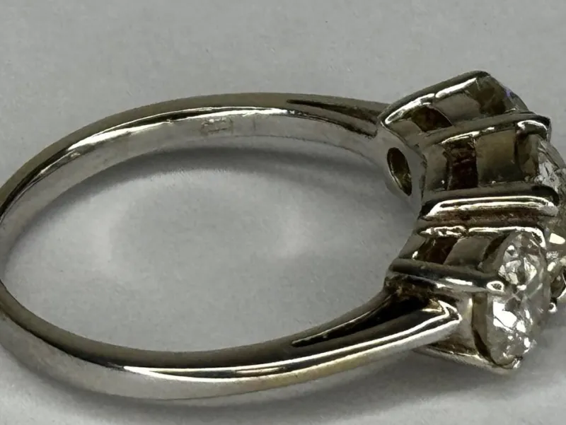 Clearance Pamono British 18 Karat White Gold Trilogy Engagement Ring with Diamond