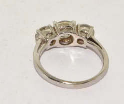 Clearance Pamono British 18 Karat White Gold Trilogy Engagement Ring with Diamond