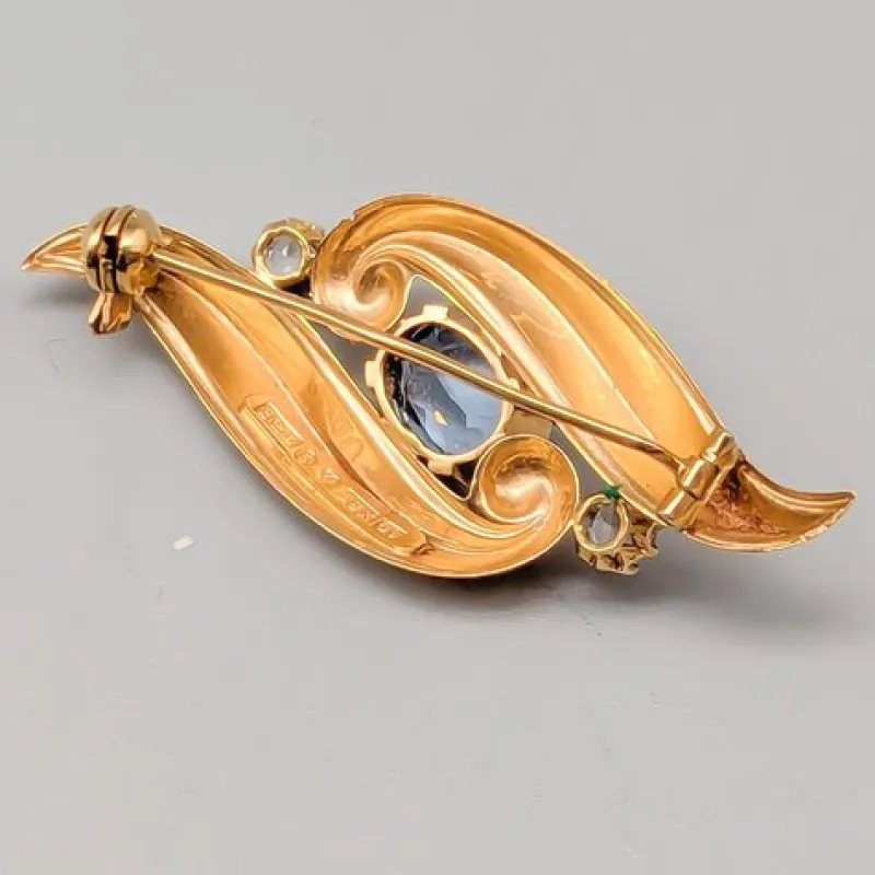 Pamono Brooch in Gold with Spinels> Brooches